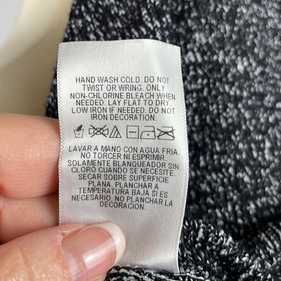 “Wild at Heart" Soft Embroidered Long Sleeve Lightweight Sweater - Size Medium - Picture 11 of 11